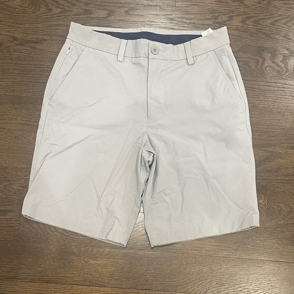 Vineyard Vines size 28 grey on the go shorts
